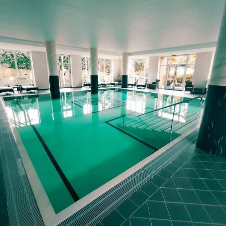 The Lakeside - Burghotel Zu Штраусберг Экстерьер фото
