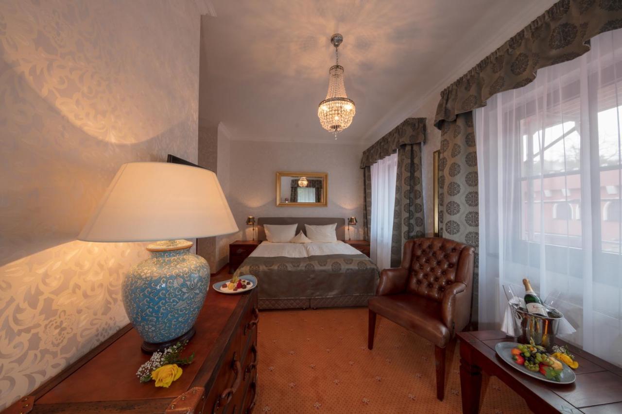 The Lakeside - Burghotel Zu Штраусберг Экстерьер фото