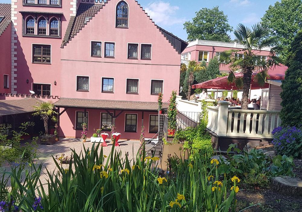 The Lakeside - Burghotel Zu Штраусберг Экстерьер фото