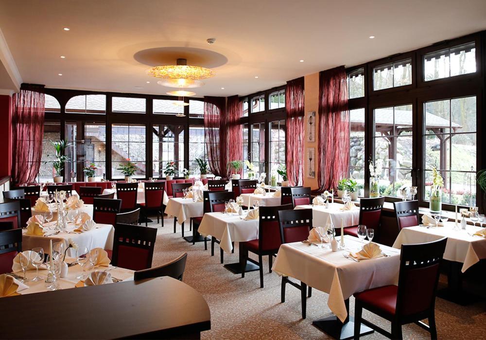 The Lakeside - Burghotel Zu Штраусберг Экстерьер фото